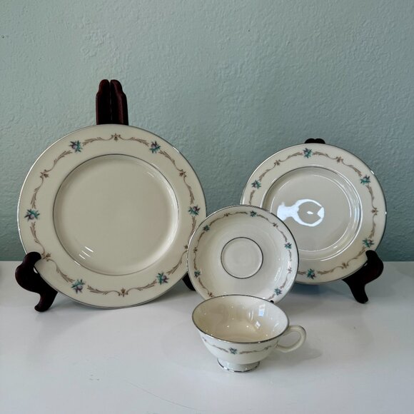 Lenox Capri~Platinum Trim~Discontinued 4-Piece Setting (4) Sets SET A - Picture 4 of 5